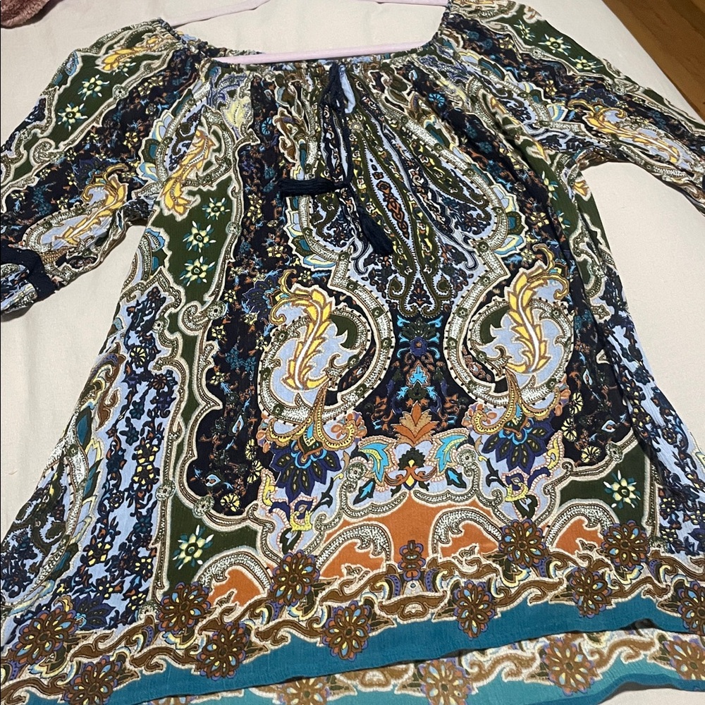 Woman’s soft surroundings blouse. No rips, stains or damage.